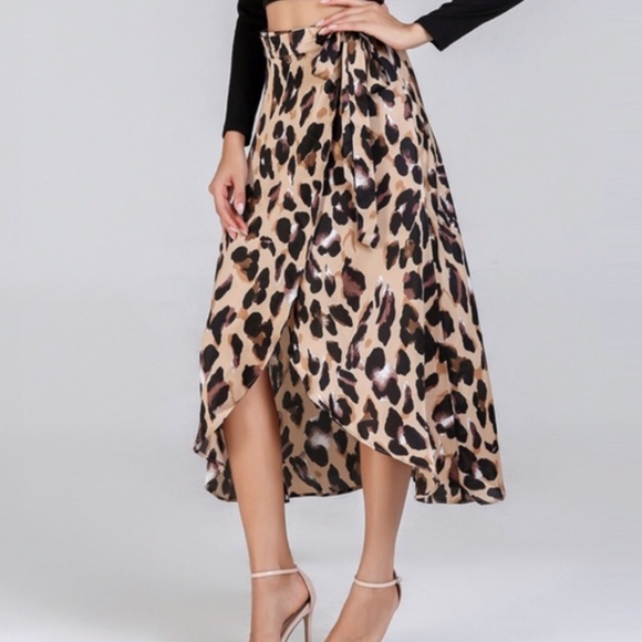 🆕 Animal Print Leopard Skirt - Picture 2 of 5